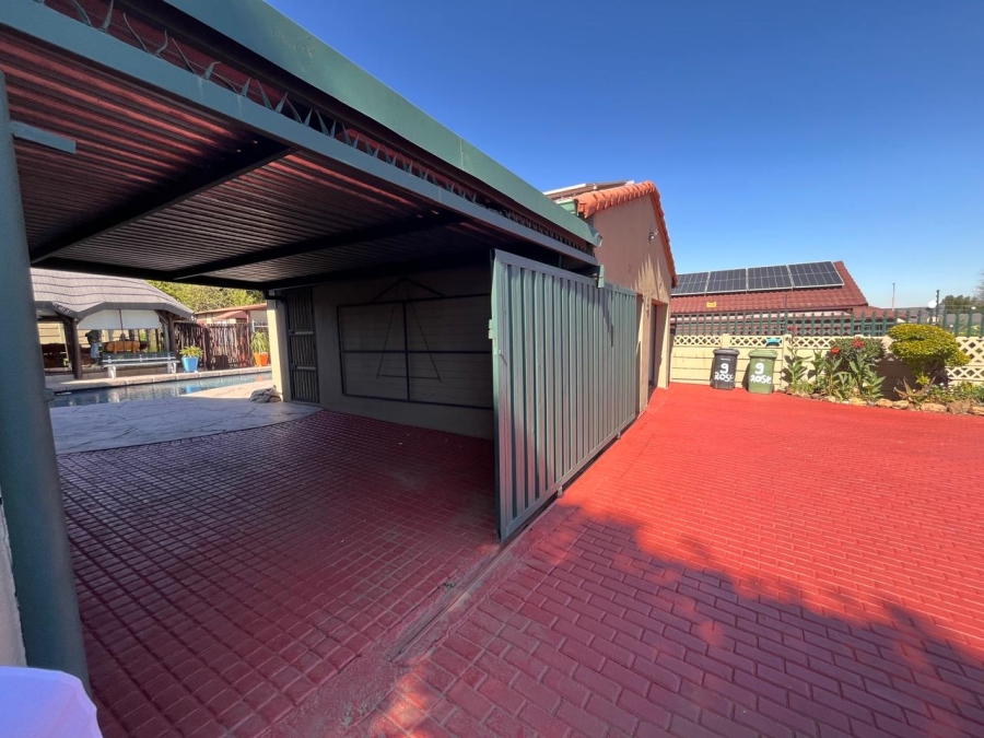 3 Bedroom Property for Sale in Verwoerdpark Gauteng