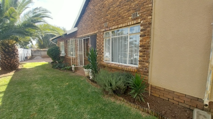 3 Bedroom Property for Sale in Brackendowns Gauteng