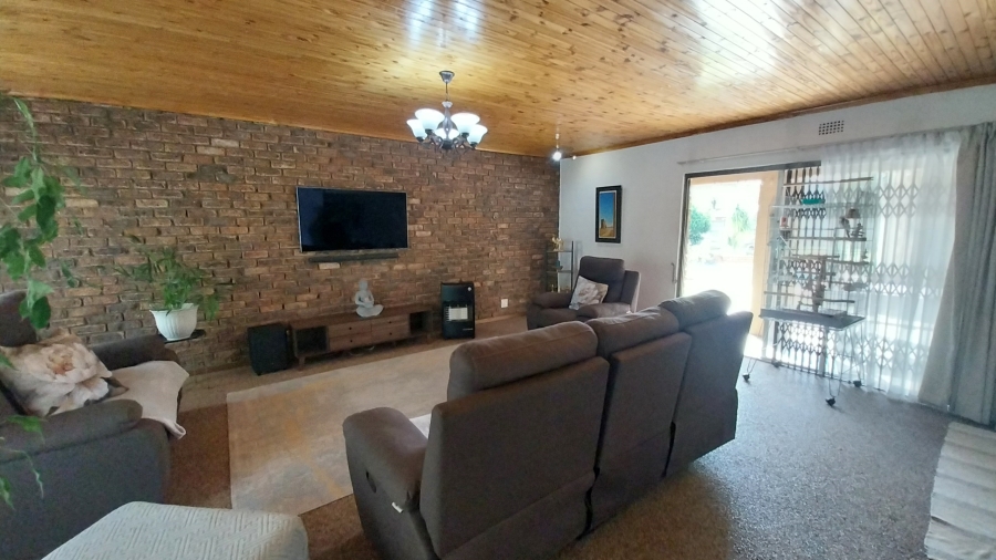 3 Bedroom Property for Sale in Brackendowns Gauteng