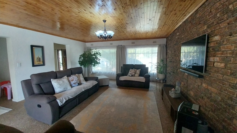 3 Bedroom Property for Sale in Brackendowns Gauteng
