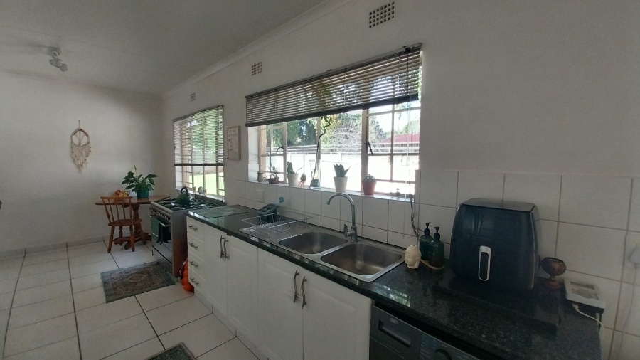 3 Bedroom Property for Sale in Brackendowns Gauteng