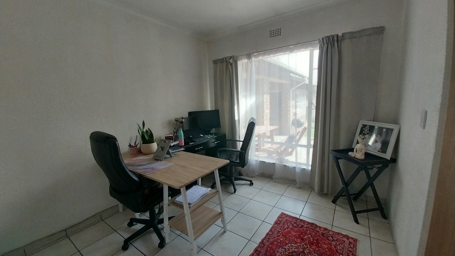 3 Bedroom Property for Sale in Brackendowns Gauteng