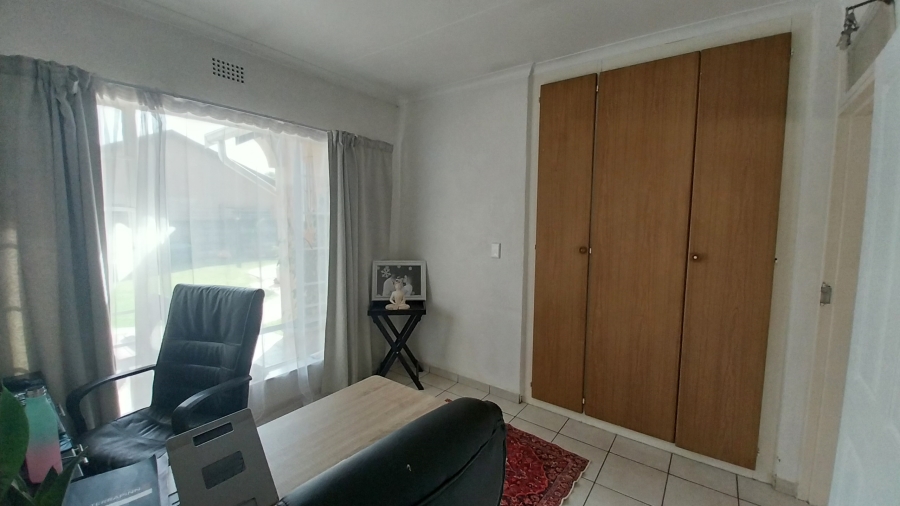 3 Bedroom Property for Sale in Brackendowns Gauteng