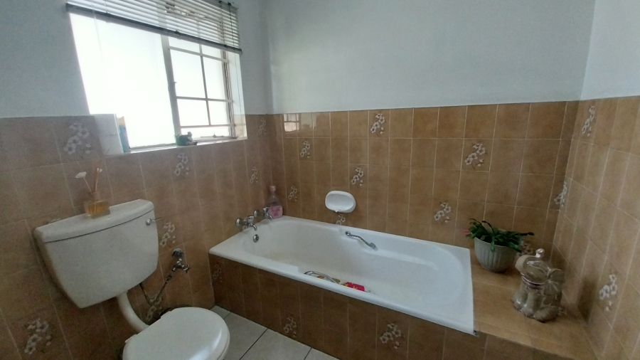 3 Bedroom Property for Sale in Brackendowns Gauteng