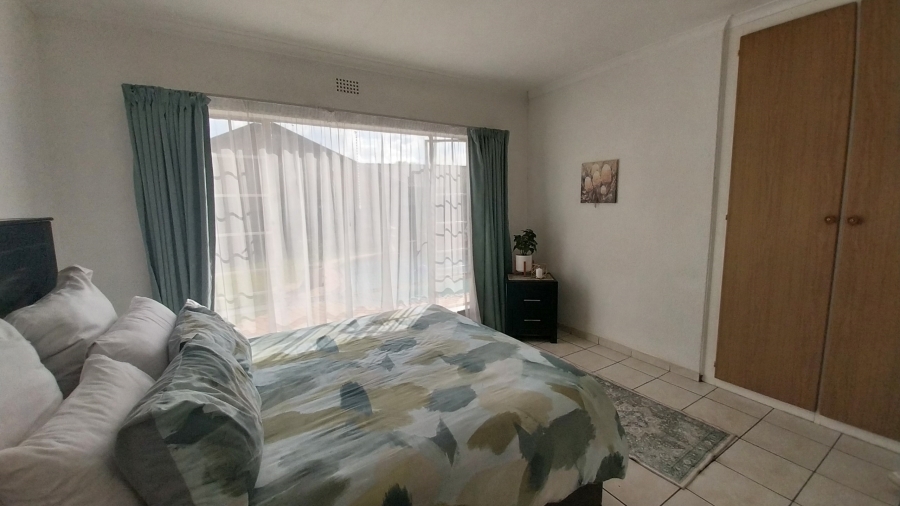 3 Bedroom Property for Sale in Brackendowns Gauteng