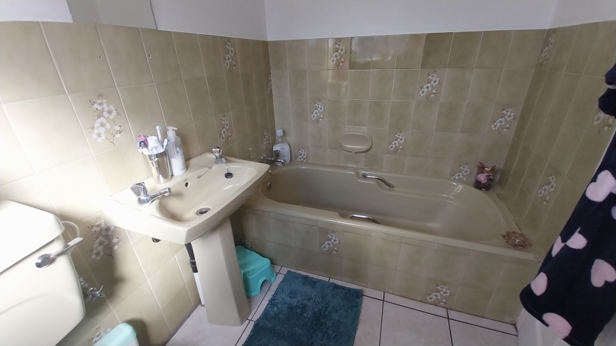 3 Bedroom Property for Sale in Brackendowns Gauteng