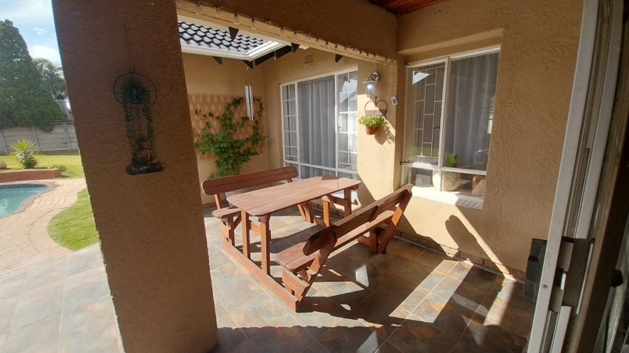3 Bedroom Property for Sale in Brackendowns Gauteng