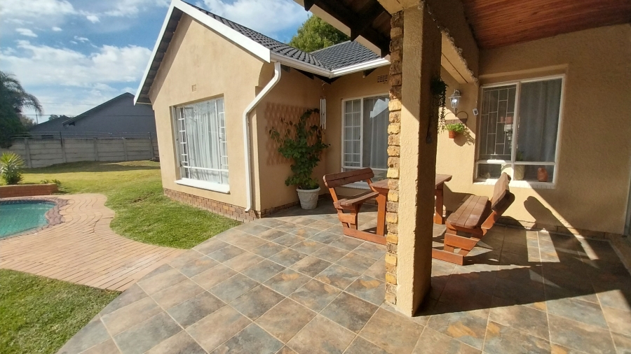 3 Bedroom Property for Sale in Brackendowns Gauteng