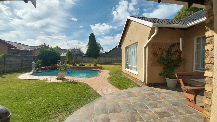 3 Bedroom Property for Sale in Brackendowns Gauteng