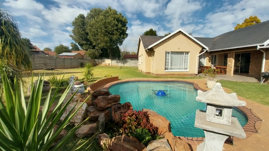 3 Bedroom Property for Sale in Brackendowns Gauteng