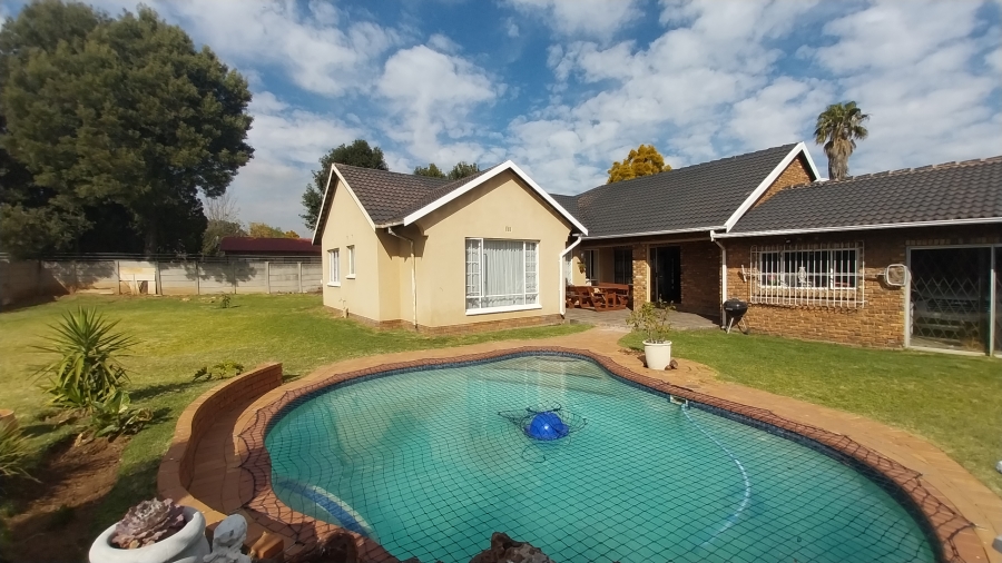3 Bedroom Property for Sale in Brackendowns Gauteng