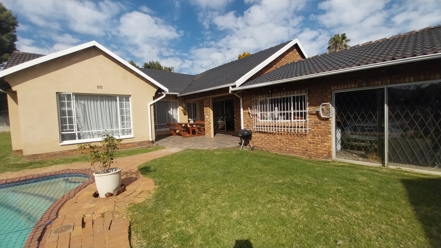 3 Bedroom Property for Sale in Brackendowns Gauteng