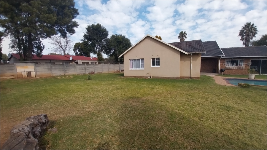 3 Bedroom Property for Sale in Brackendowns Gauteng