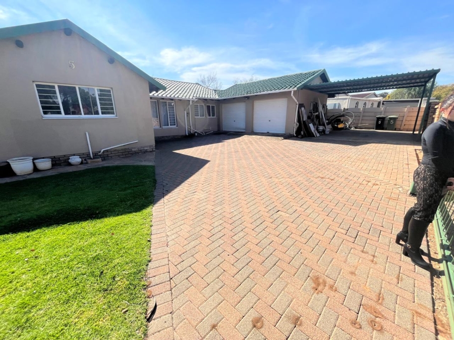 4 Bedroom Property for Sale in Verwoerdpark Gauteng