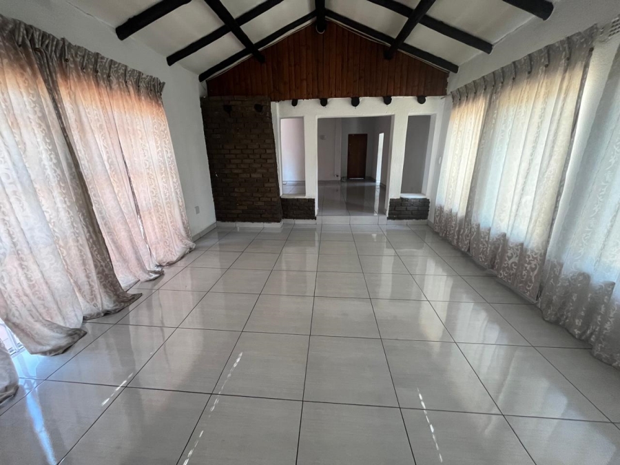 4 Bedroom Property for Sale in Verwoerdpark Gauteng