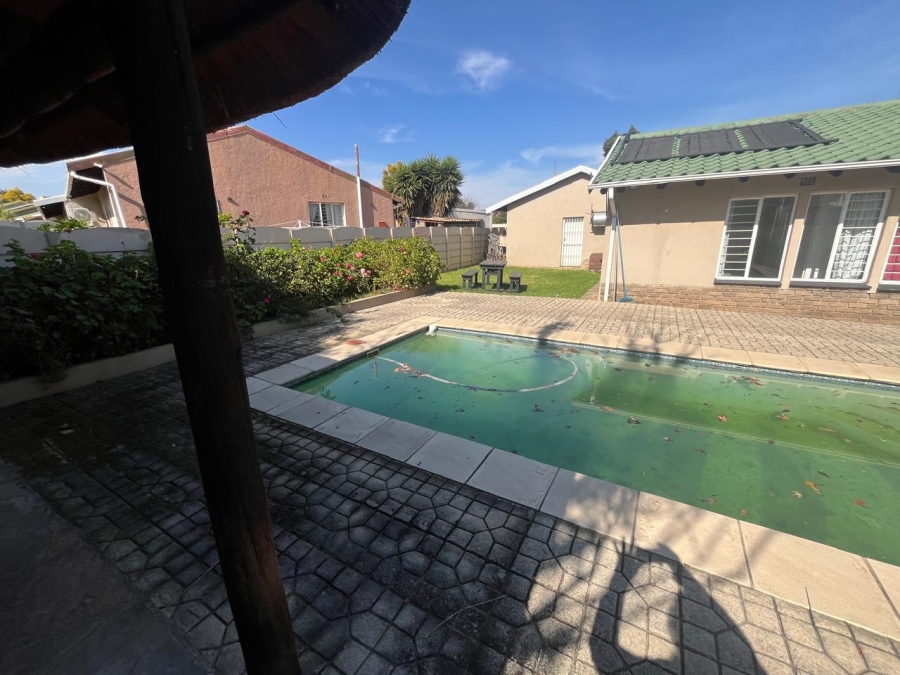 4 Bedroom Property for Sale in Verwoerdpark Gauteng