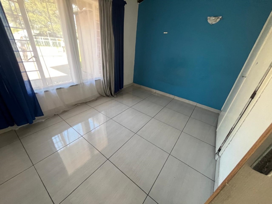 4 Bedroom Property for Sale in Verwoerdpark Gauteng