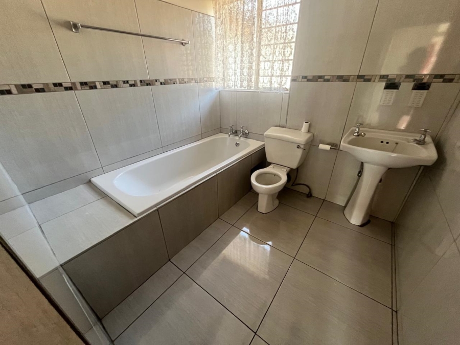 4 Bedroom Property for Sale in Verwoerdpark Gauteng