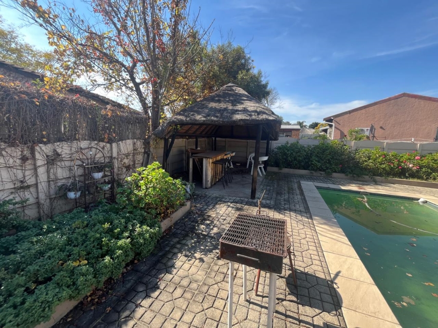 4 Bedroom Property for Sale in Verwoerdpark Gauteng