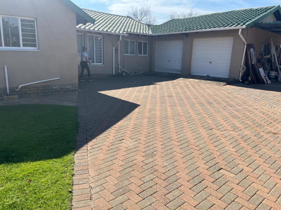 4 Bedroom Property for Sale in Verwoerdpark Gauteng