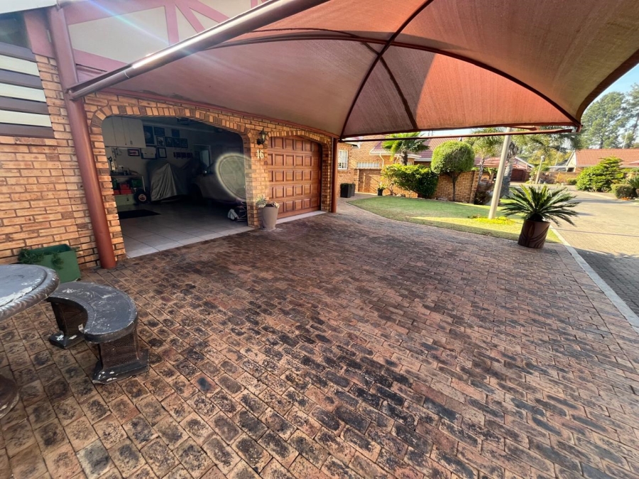 3 Bedroom Property for Sale in New Market Gauteng