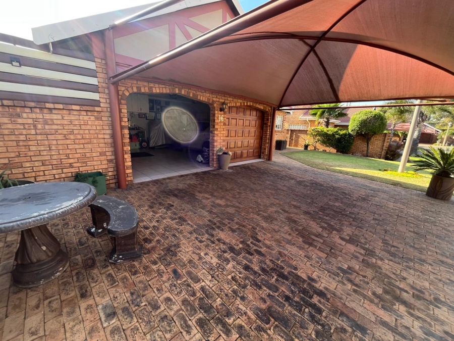 3 Bedroom Property for Sale in New Market Gauteng
