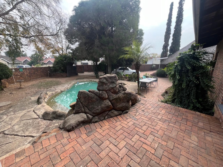 3 Bedroom Property for Sale in Brackendowns Gauteng