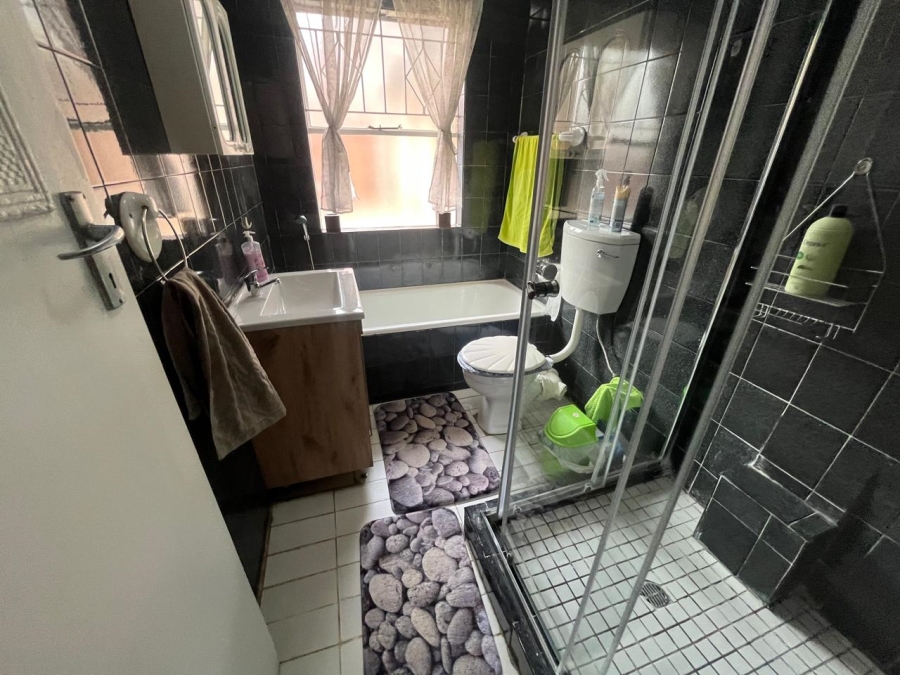 3 Bedroom Property for Sale in Brackendowns Gauteng