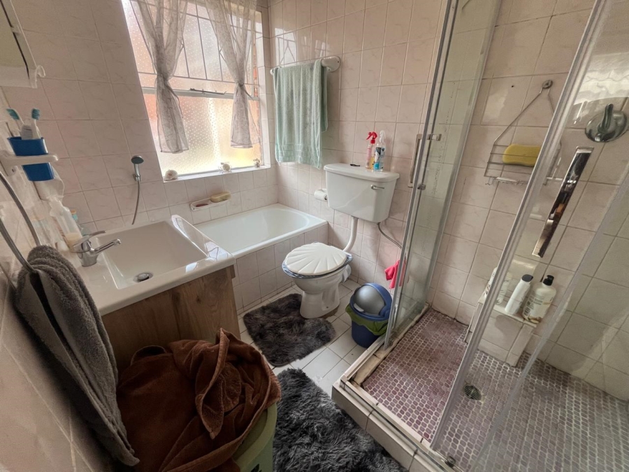 3 Bedroom Property for Sale in Brackendowns Gauteng