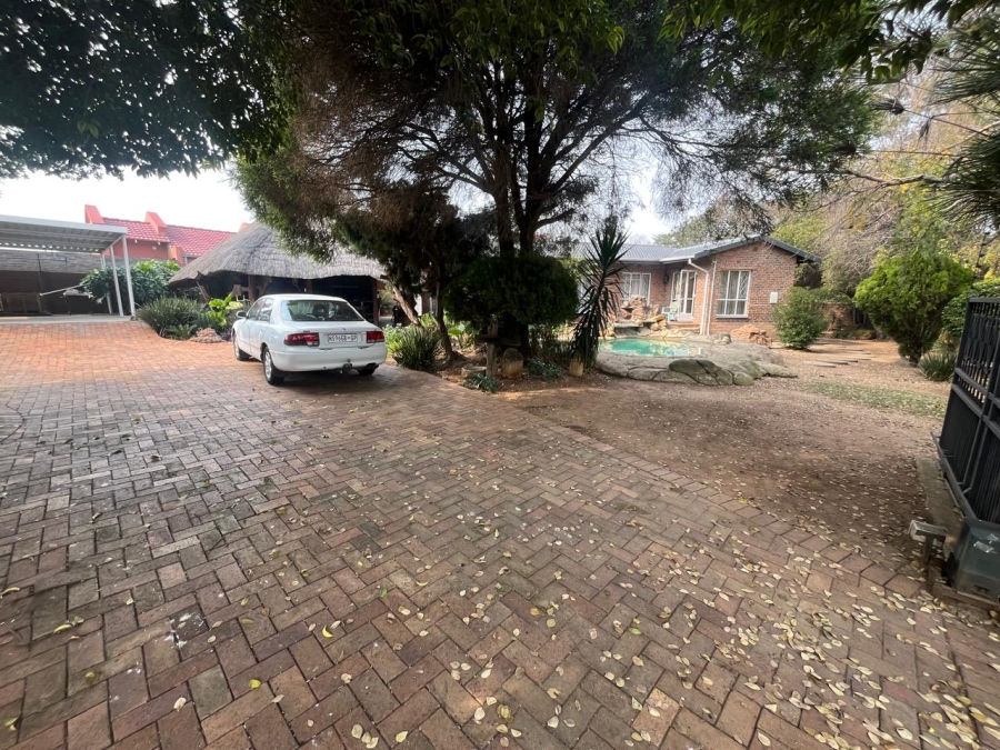 3 Bedroom Property for Sale in Brackendowns Gauteng