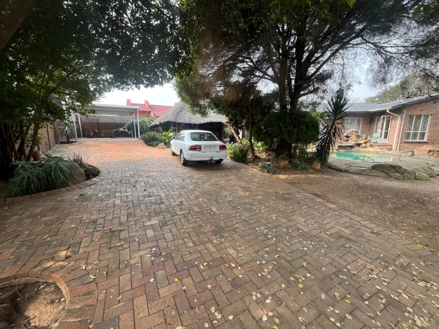 3 Bedroom Property for Sale in Brackendowns Gauteng