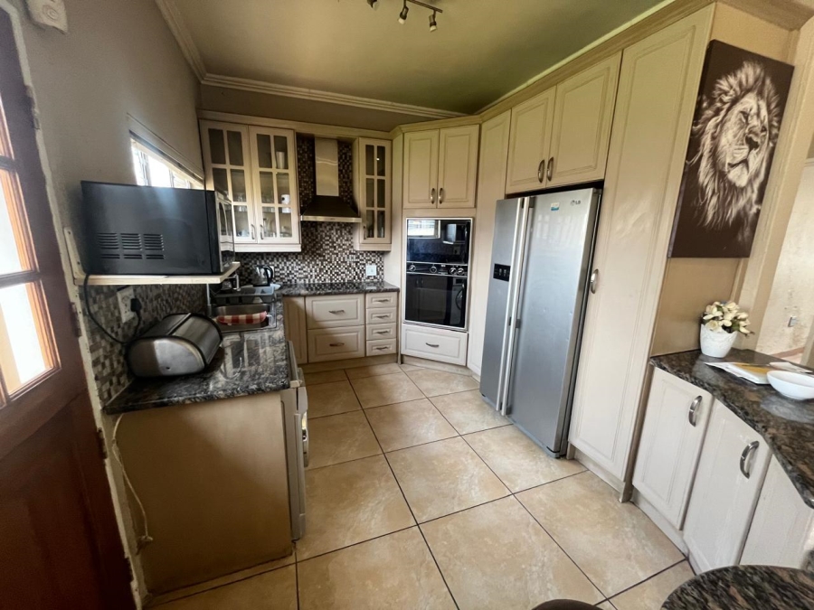 4 Bedroom Property for Sale in Brackendowns Gauteng