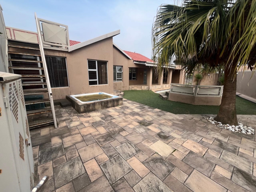4 Bedroom Property for Sale in Brackendowns Gauteng