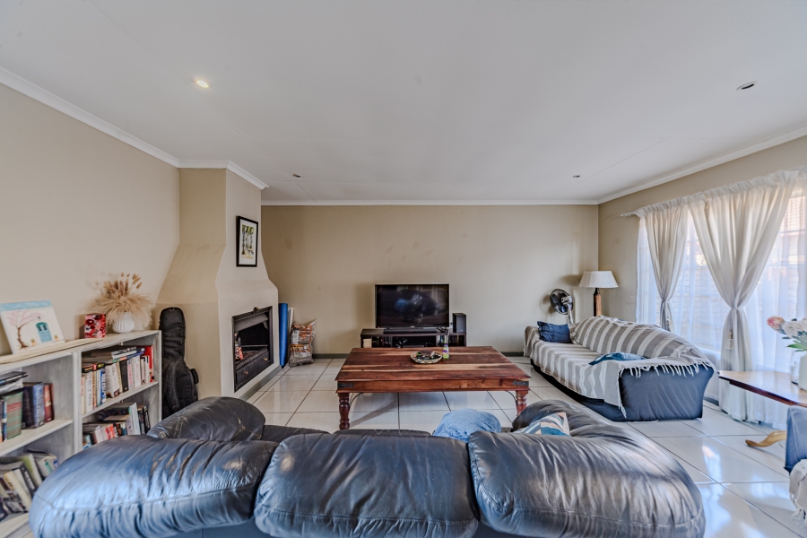 2 Bedroom Property for Sale in Elardus Park Gauteng
