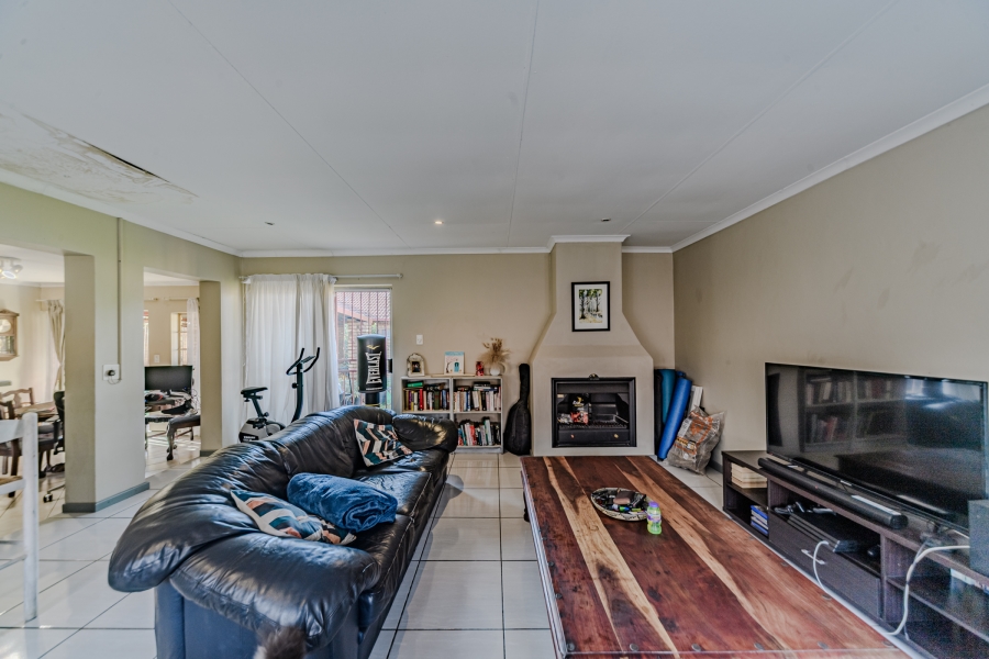 2 Bedroom Property for Sale in Elardus Park Gauteng