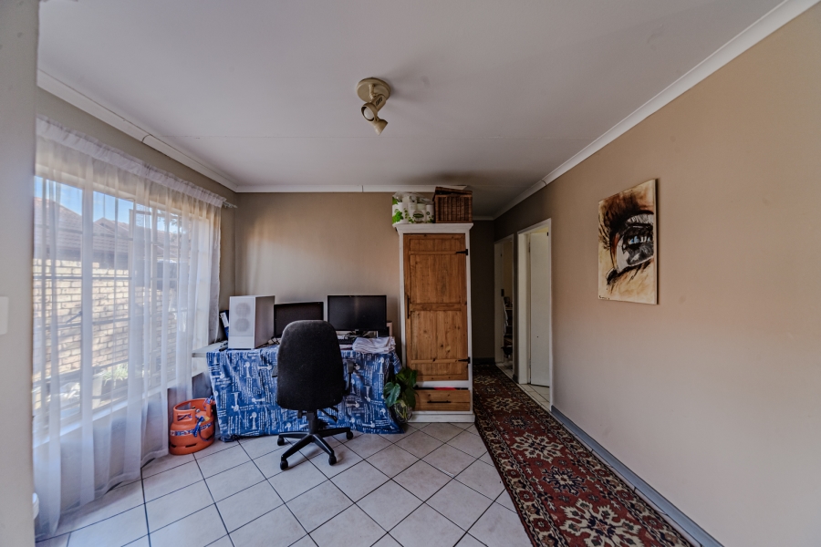 2 Bedroom Property for Sale in Elardus Park Gauteng