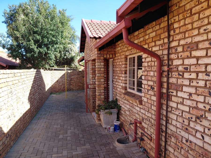 2 Bedroom Property for Sale in Elardus Park Gauteng