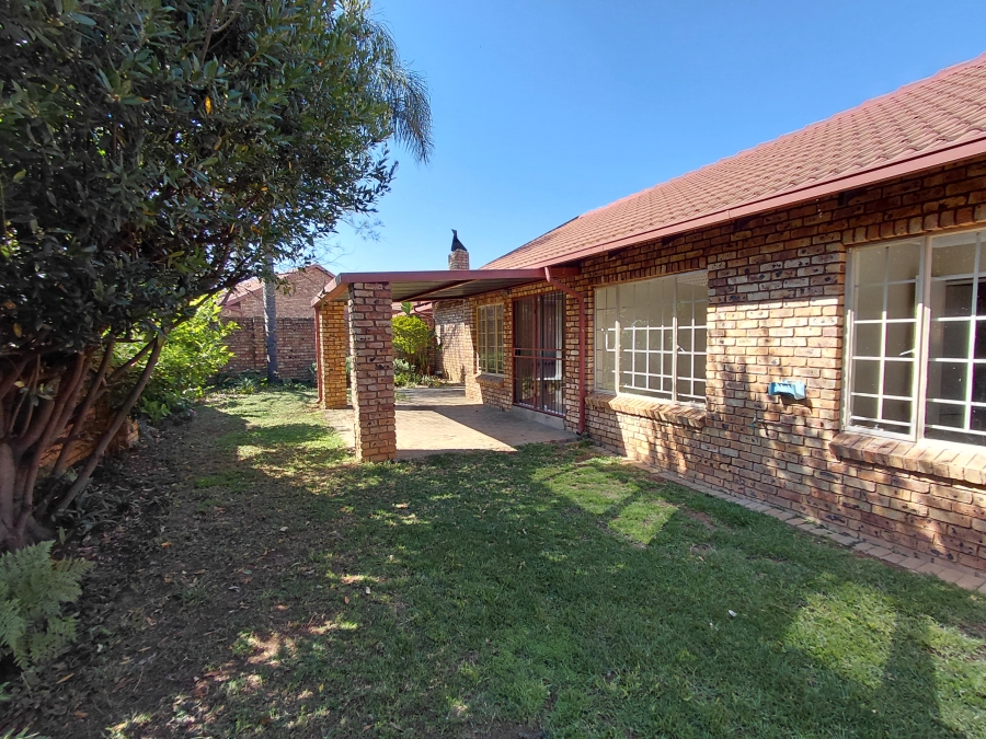 2 Bedroom Property for Sale in Elardus Park Gauteng