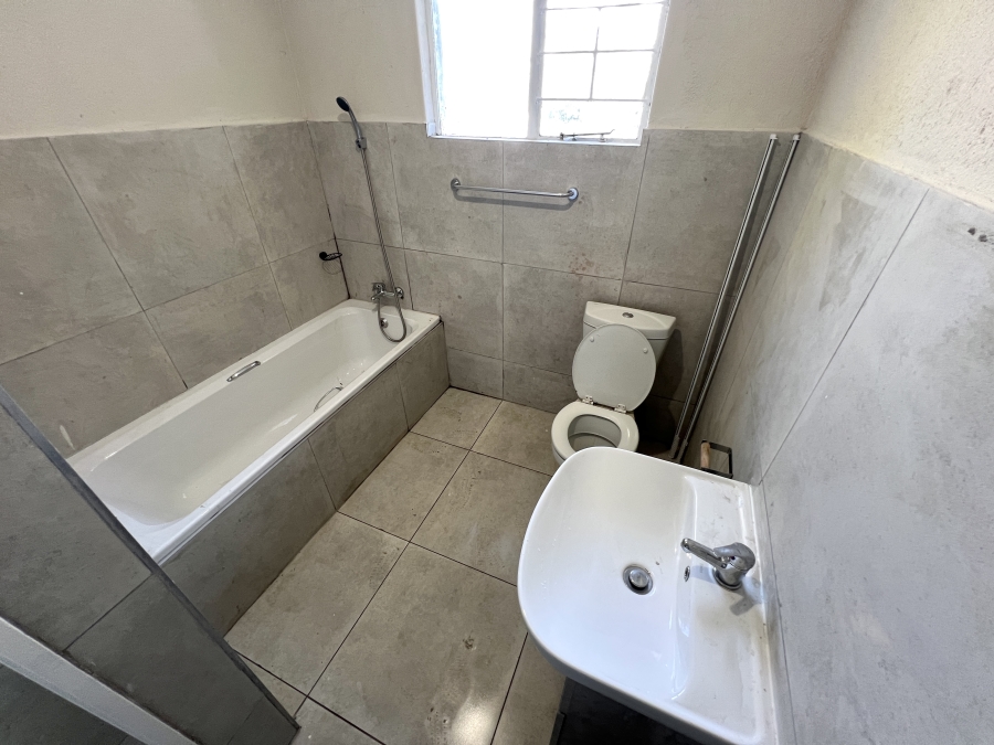 To Let 3 Bedroom Property for Rent in Vorna Valley Gauteng