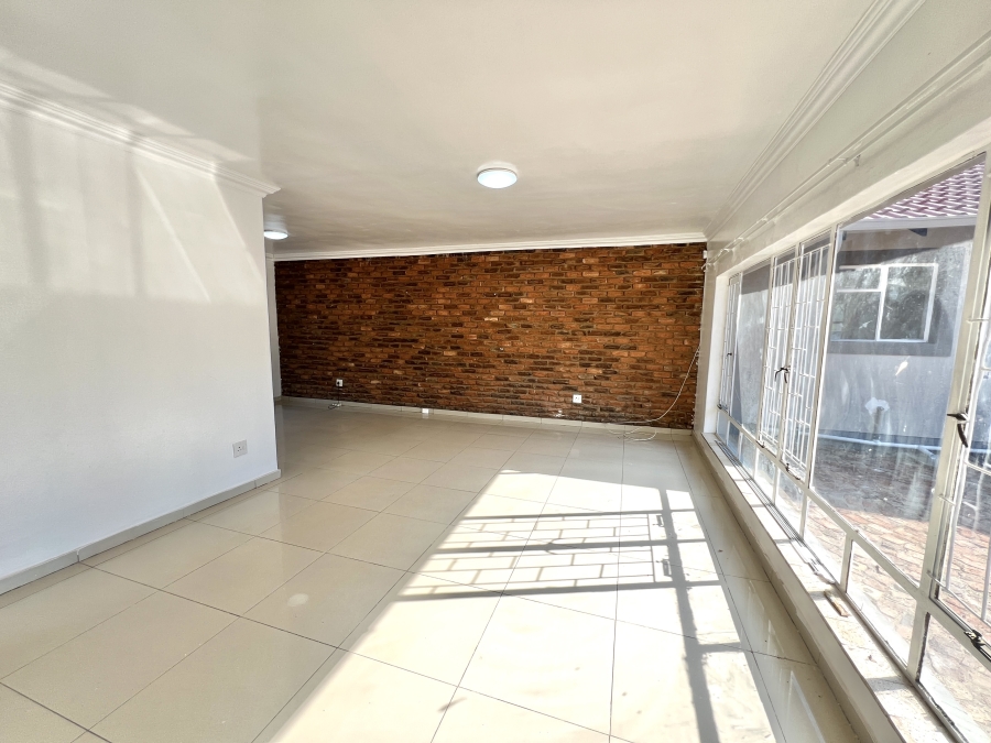 To Let 3 Bedroom Property for Rent in Vorna Valley Gauteng