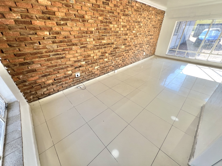 To Let 3 Bedroom Property for Rent in Vorna Valley Gauteng