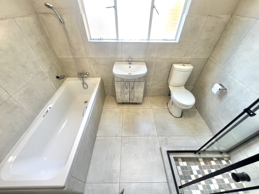 To Let 3 Bedroom Property for Rent in Vorna Valley Gauteng