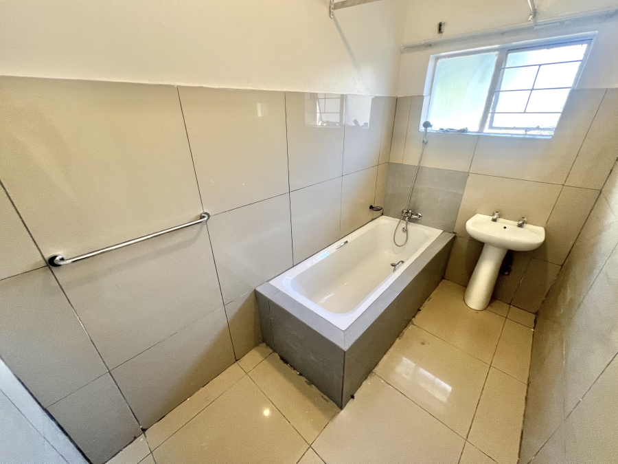 To Let 3 Bedroom Property for Rent in Vorna Valley Gauteng