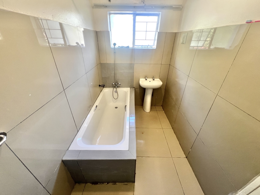 To Let 3 Bedroom Property for Rent in Vorna Valley Gauteng