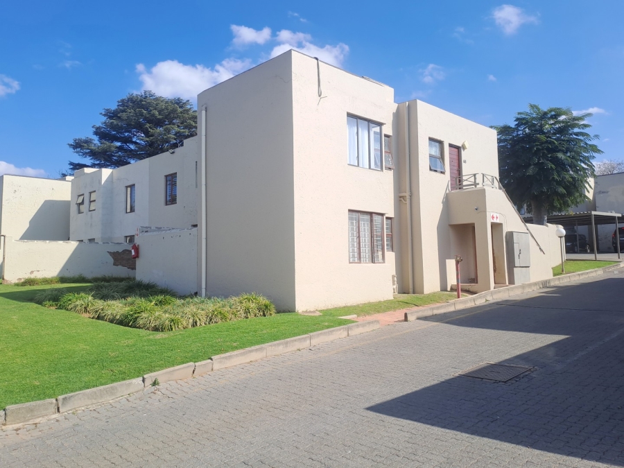 To Let 2 Bedroom Property for Rent in Kew Gauteng