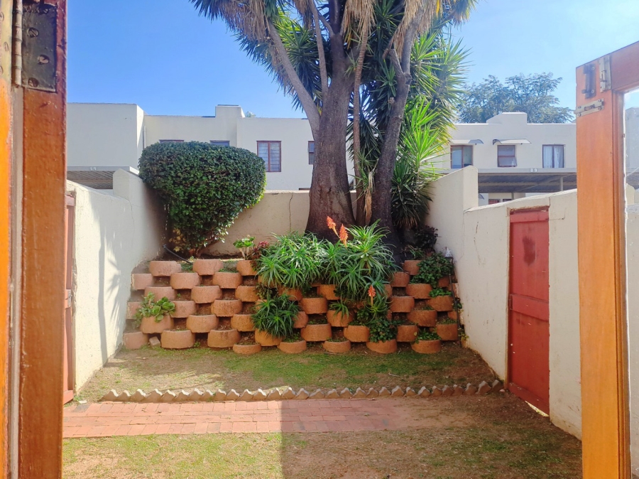 To Let 2 Bedroom Property for Rent in Kew Gauteng