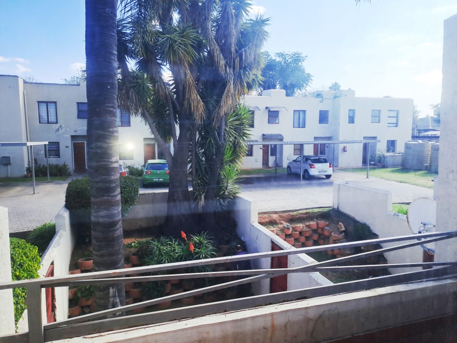 To Let 2 Bedroom Property for Rent in Kew Gauteng