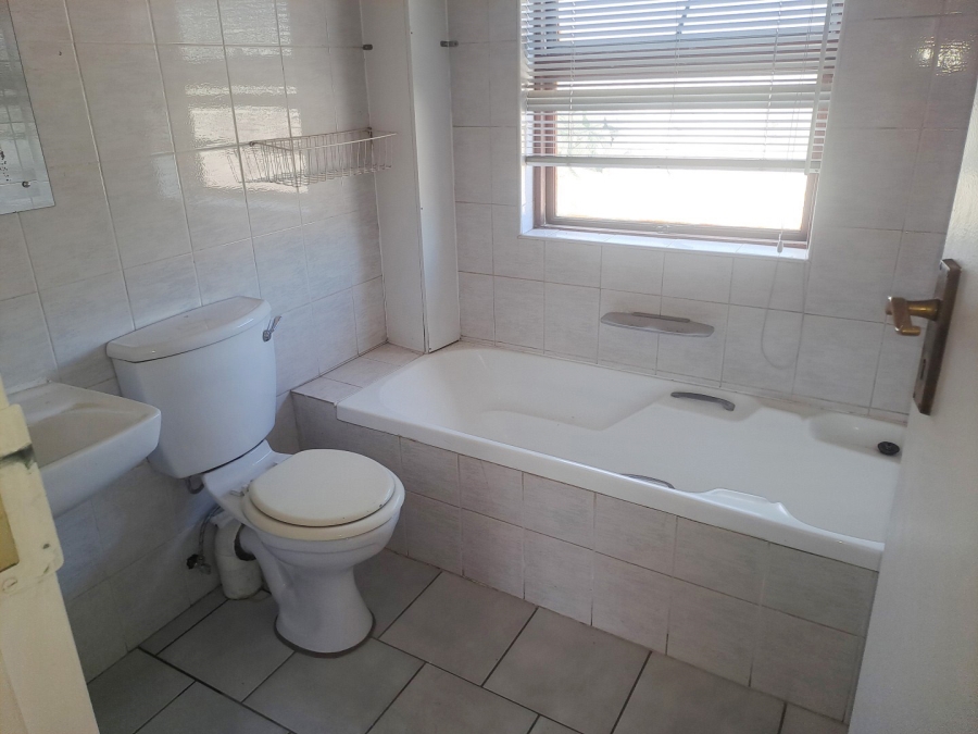 To Let 2 Bedroom Property for Rent in Kew Gauteng