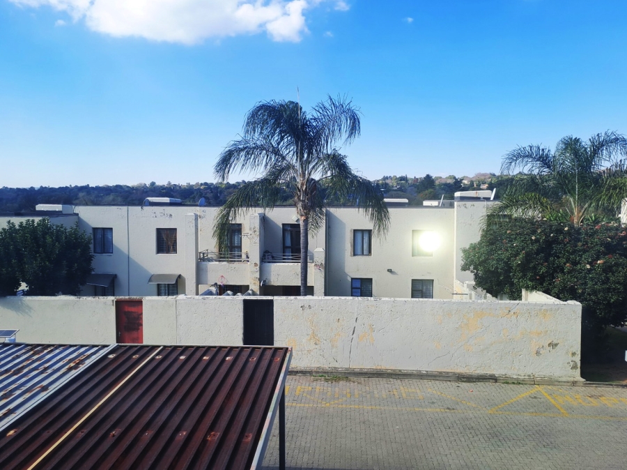 To Let 2 Bedroom Property for Rent in Kew Gauteng
