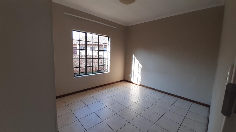 To Let 3 Bedroom Property for Rent in Golf Park Gauteng